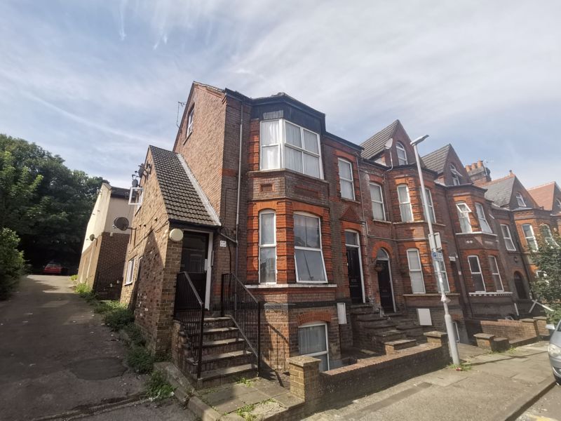 1 bed flat for sale in Studio Flat, Stockwood Crescent, Luton LU1 Zoopla