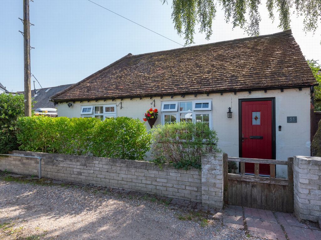 2 bed detached house for sale in Camp Road, Farnborough GU14, £425,000