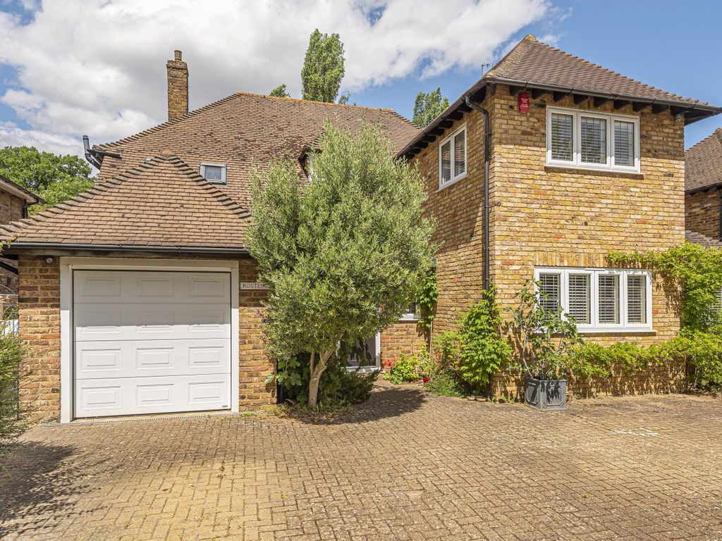 4 bed detached house for sale in Rosewood Way, Farnham Common