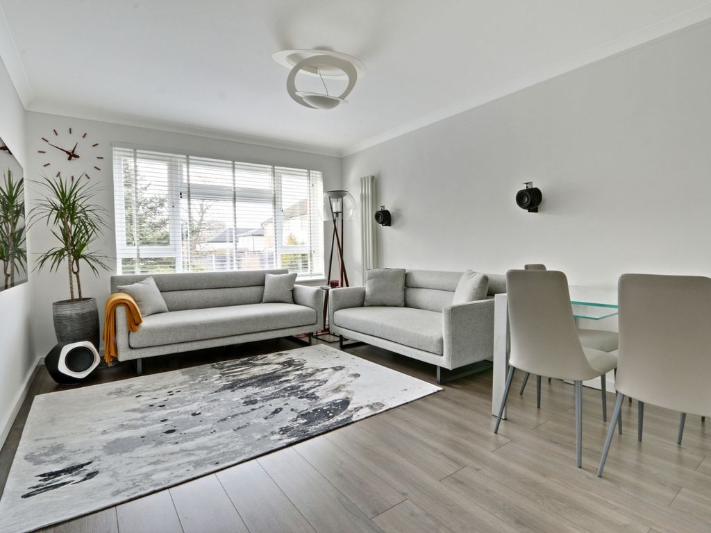 Bramley Close, Oakwood N14