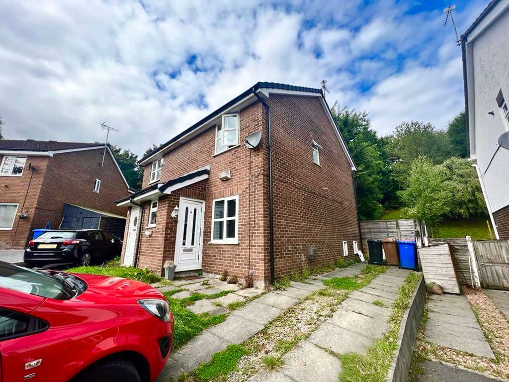 2 bed semidetached house for sale in Pendlecroft Avenue, Swinton M27