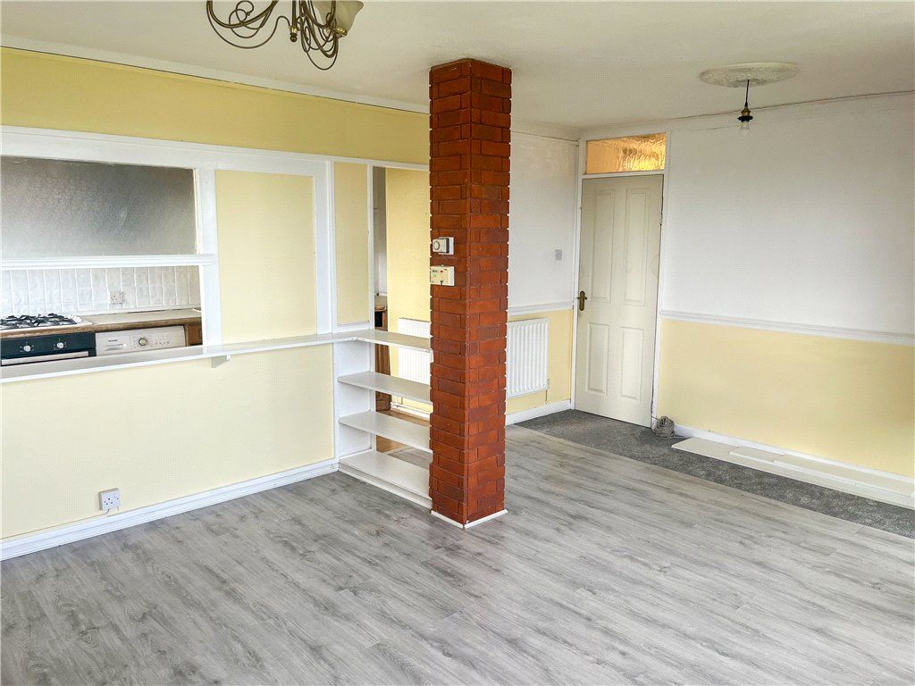 2 bed flat for sale in Mansell Close, LeighOnSea, Essex SS9, £140,000