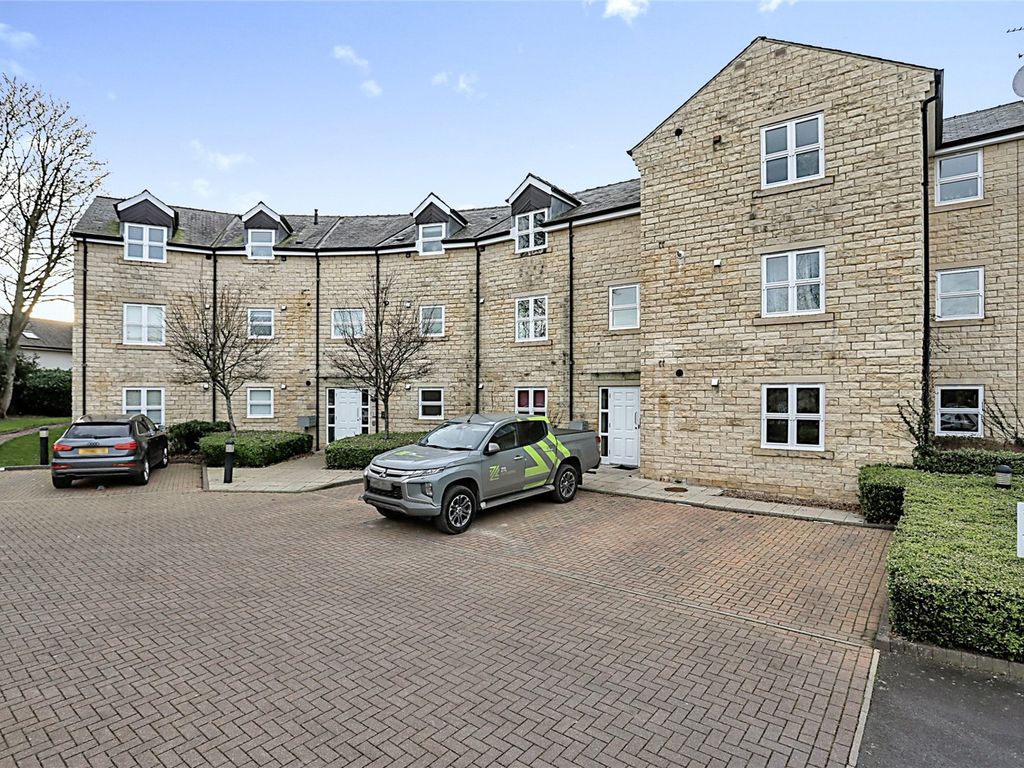2 bed flat for sale in The Crescent, Shires Court, Boston Spa, Wetherby