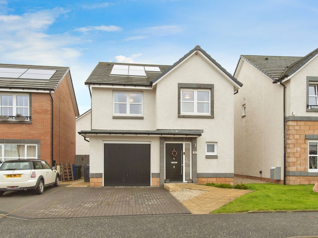 4 bed detached house for sale in Nairn Drive, PA7, £340,000
