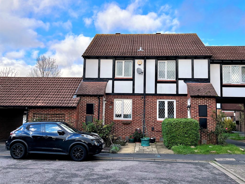 2 bed end terrace house for sale in Kendal Close, Feltham TW14 Zoopla