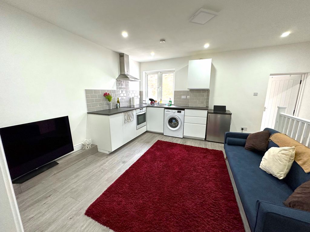 2 bed for sale in Victoria Road, Uxbridge UB8 Zoopla