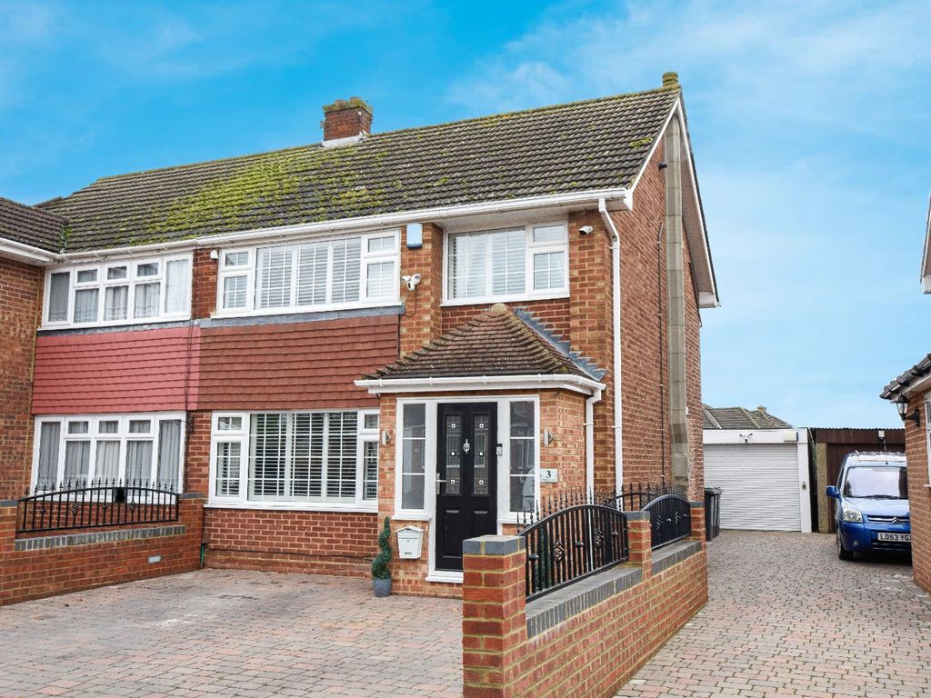 3 bed semidetached house for sale in Clipper Crescent, Gravesend, Kent