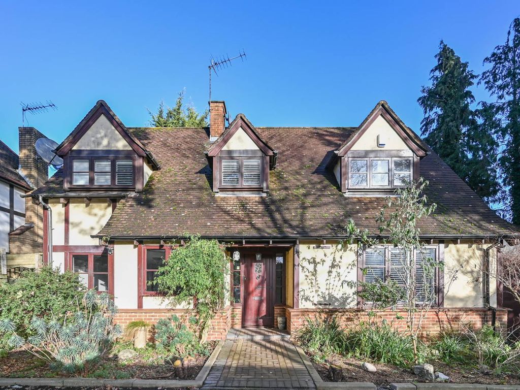 5 bed detached house for sale in Oakington Avenue HA9, Wembley Park, Wembley,, £1,000,000 Zoopla