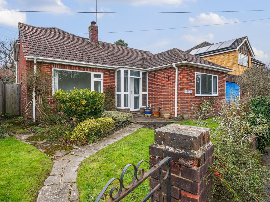 4 bed detached house for sale in Chobham, Surrey GU24, £600,000 Zoopla