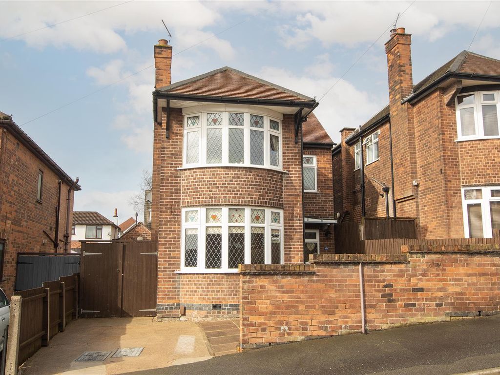 4 bed detached house for sale in Bakerdale Road, Bakersfield