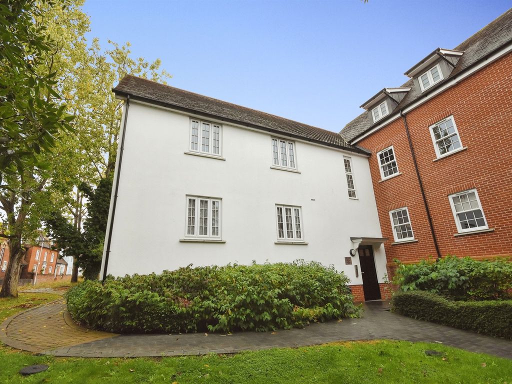 2 bed flat for sale in The Causeway, Great Baddow, Chelmsford CM2, £