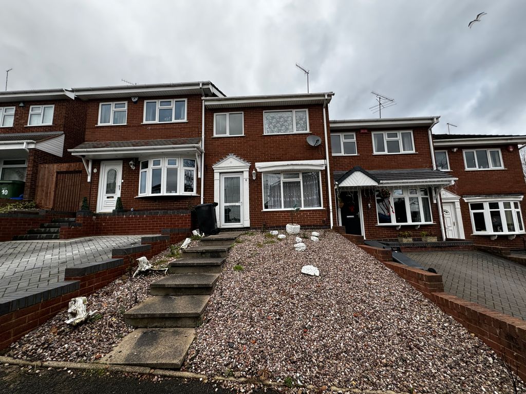 3 bed terraced house to rent in Bobbington Way, Netherton, Dudley DY2