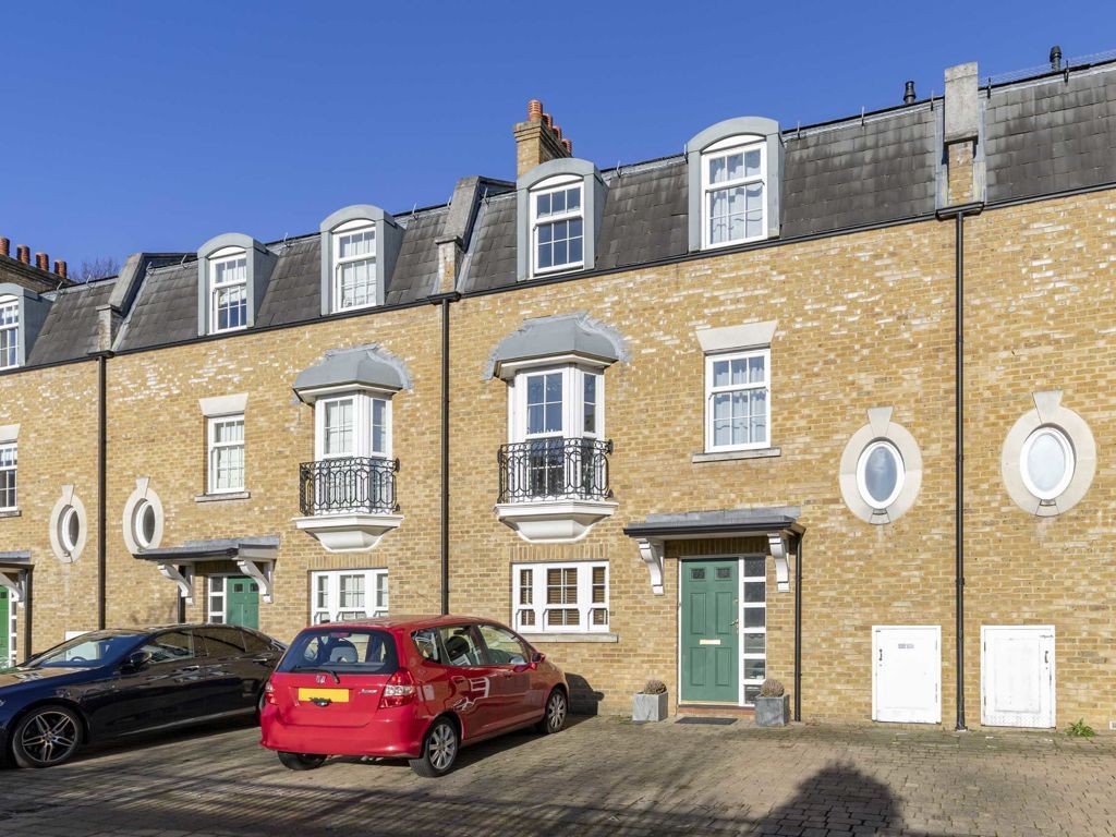 4 bed property to rent in Belmont Mews, London SW19, £3,950 pcm Zoopla