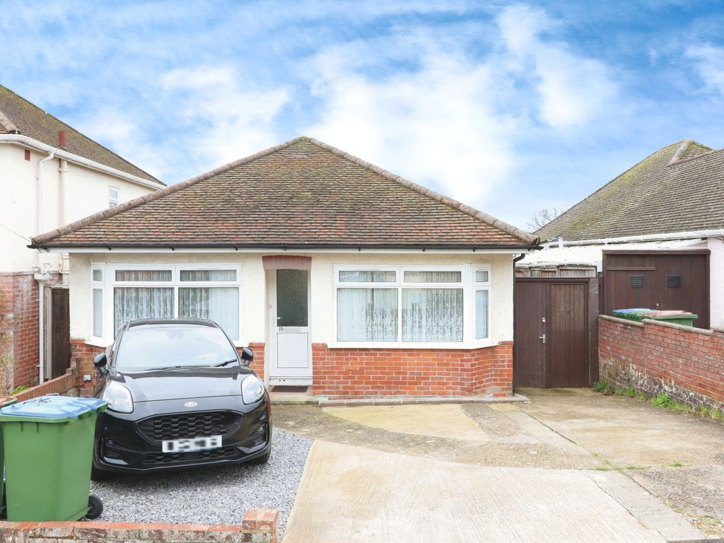 3 bed bungalow for sale in Springford Crescent, Southampton, Hampshire