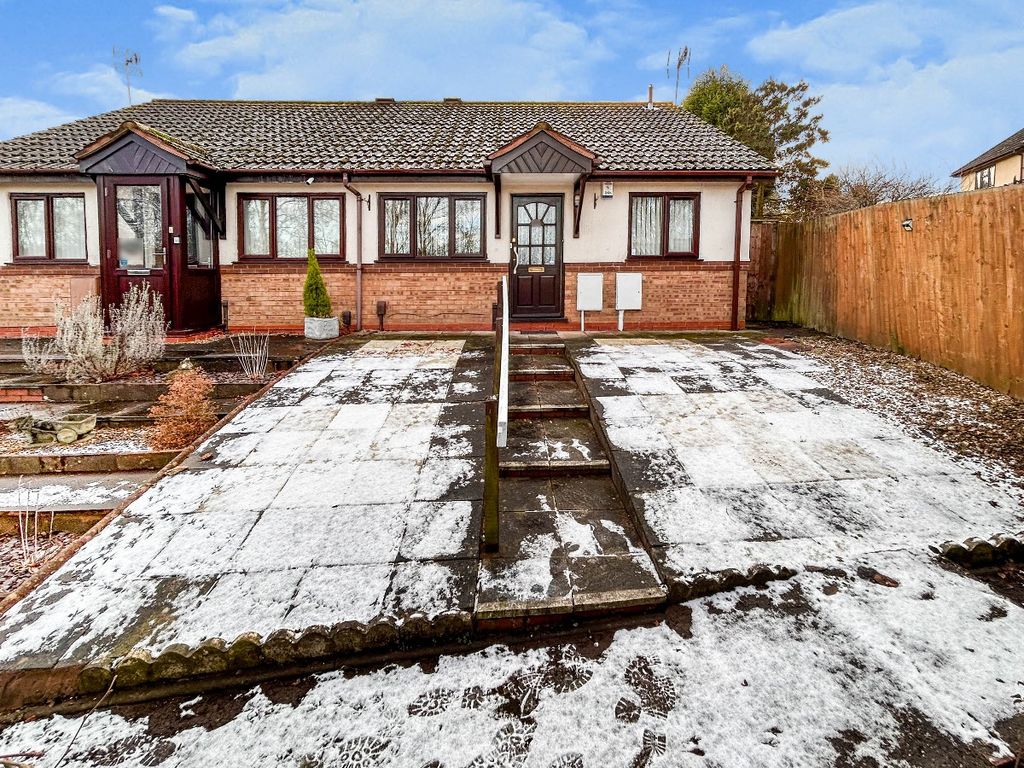 2 bed bungalow to rent in Pearce Close, Dudley DY1 Zoopla