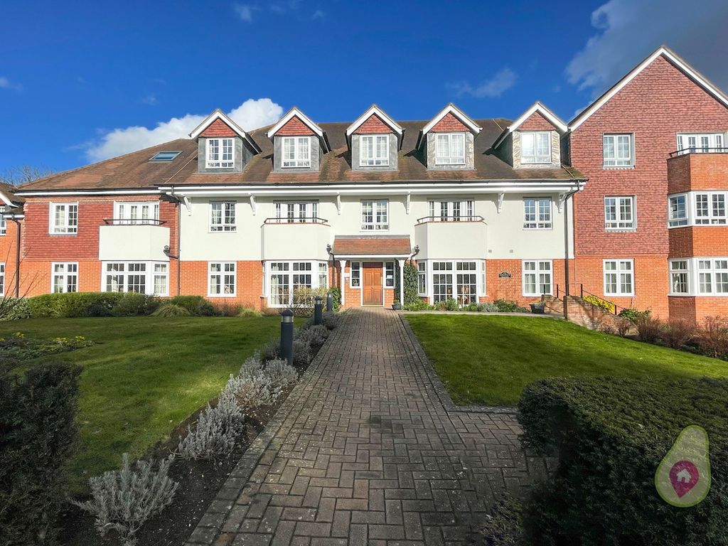 2 bed flat for sale in Chestnut Grange, Harding Place, Wokingham RG40