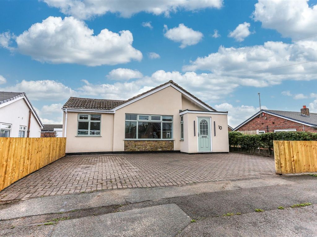 4 bed detached bungalow for sale in Lyndhurst Drive, Brown Lees, Stoke