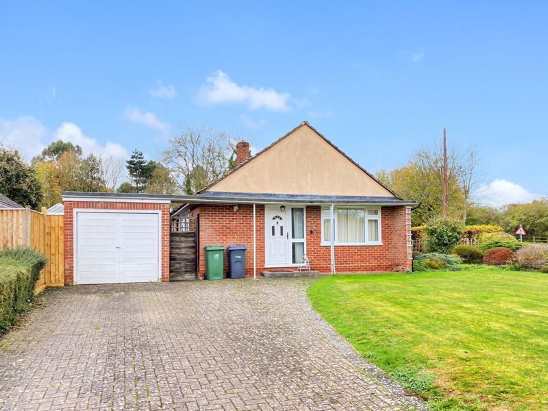 3 bed detached bungalow for sale in Bradley Close, Warminster BA12, £