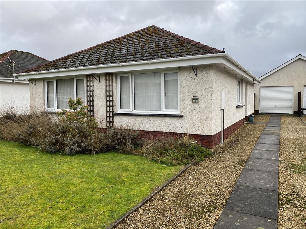 3 bed detached bungalow for sale in Lon Llwyd, Glanamman, Ammanford