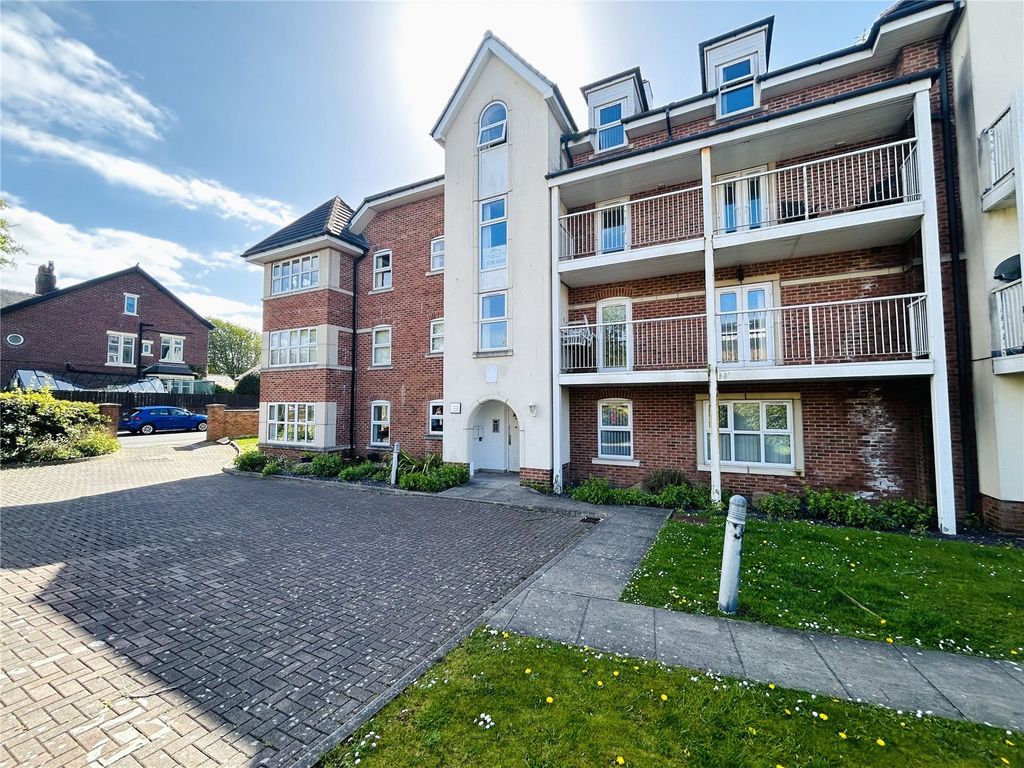 2 bed flat for sale in Whitegate Drive, Blackpool, Lancashire FY3, £