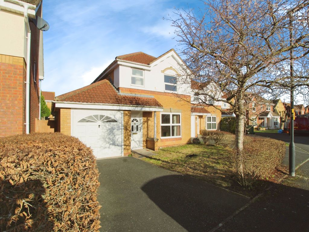 3 bed detached house to rent in Yeats Close, St Andrews Ridge, Swindon