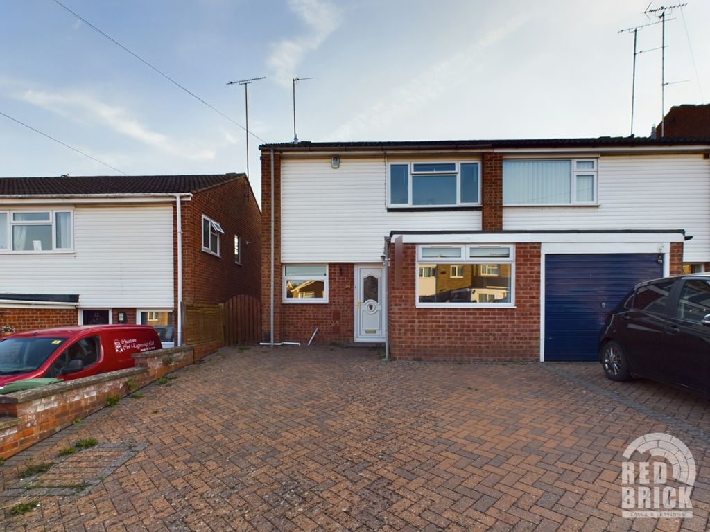 3 bed semidetached house for sale in Barrington Road, Rugby