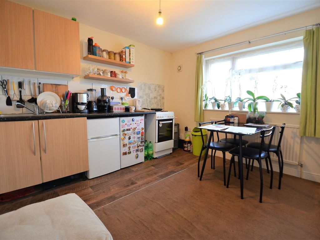 1 bed flat to rent in Carlton Close, Aylesbury HP19 Zoopla