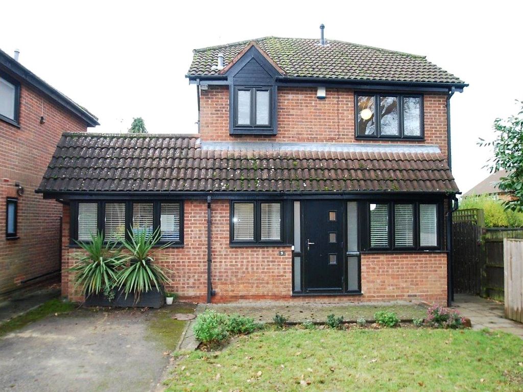 3 bed detached house to rent in Bell Close, Beaconsfield