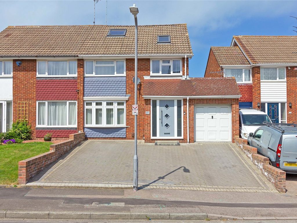5 bed semidetached house for sale in Woodberry Drive, Sittingbourne