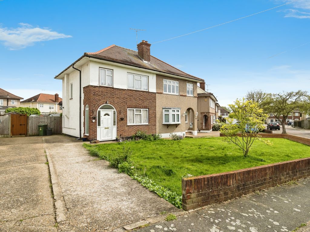 3 bed semidetached house for sale in Birds Farm Avenue, Romford RM5, £