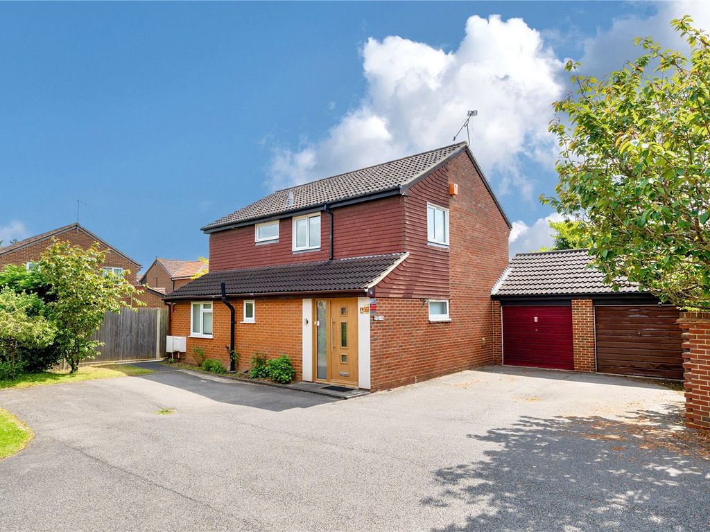 4 bed detached house for sale in Northway, Wokingham, Berkshire RG41, £