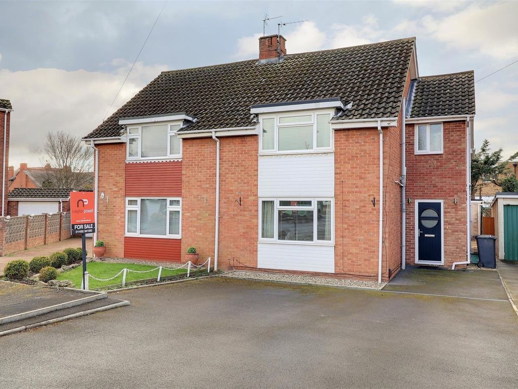 3 bed semidetached house for sale in Burleigh Croft, Hucclecote