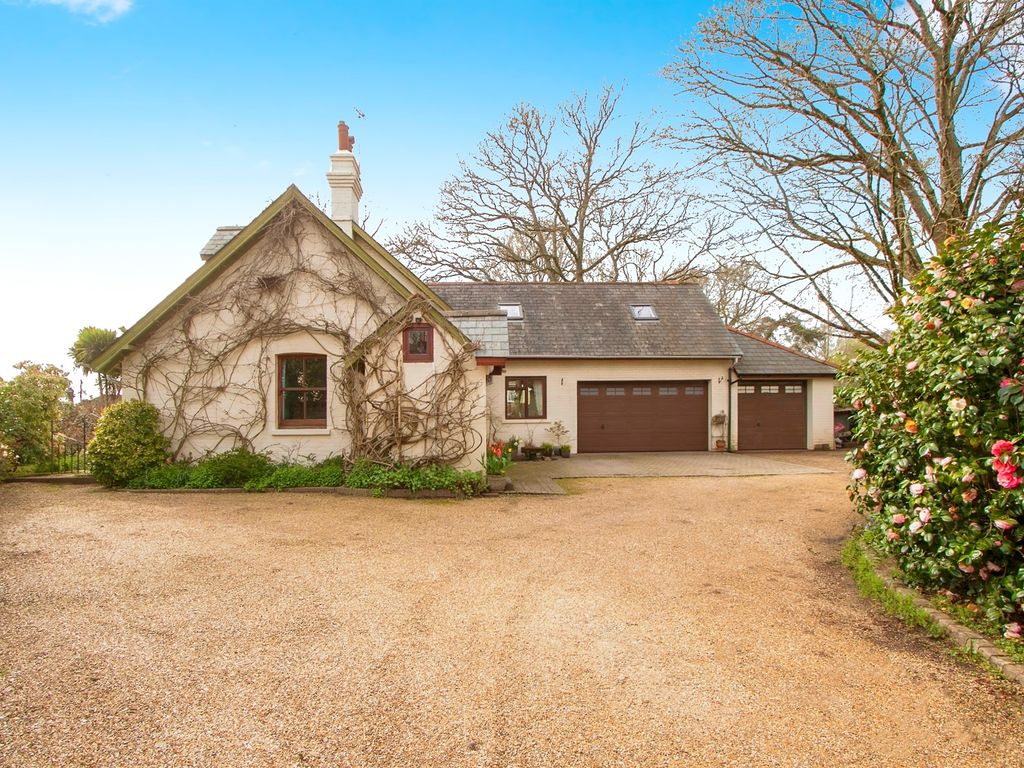 4 bed property for sale in Higher Blandford Road, Broadstone BH18, £