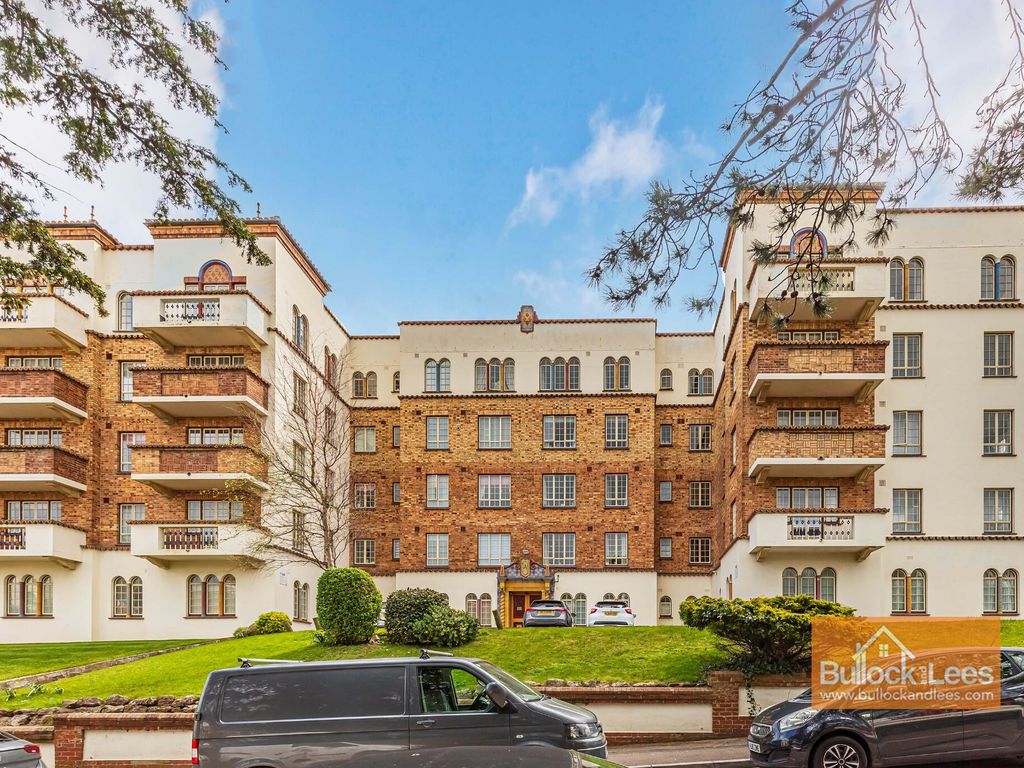 2 bed flat for sale in Sea Road, Bournemouth BH5, £259,950