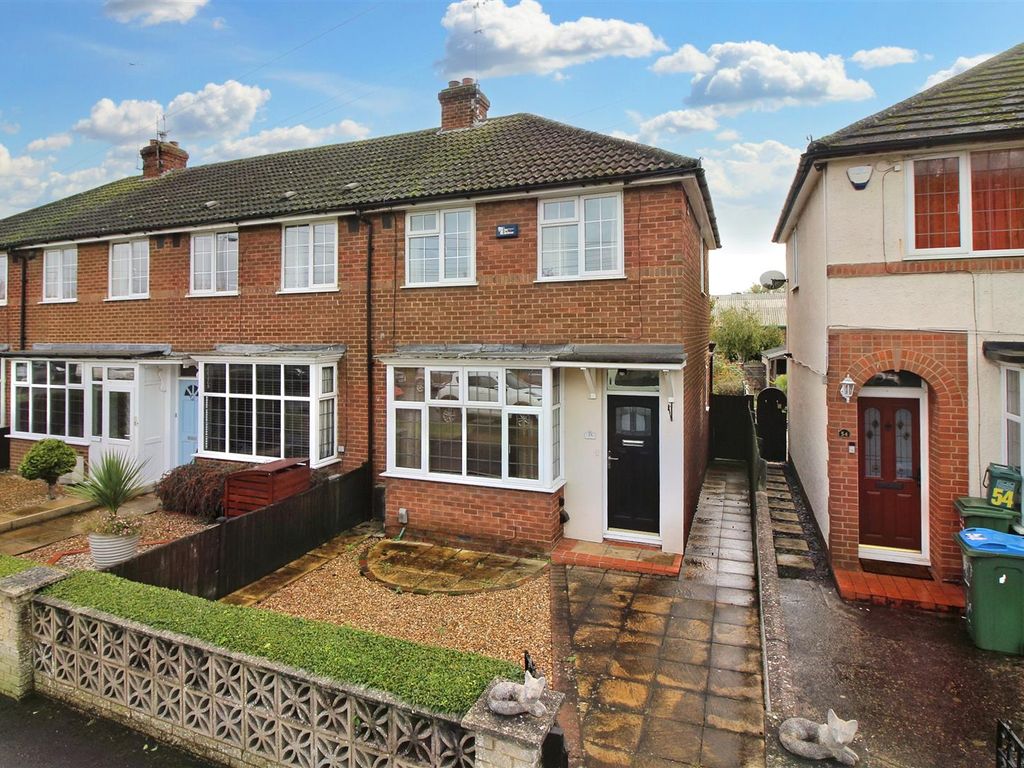 3 bed end terrace house for sale in Stocklake, Aylesbury HP20, £350,000