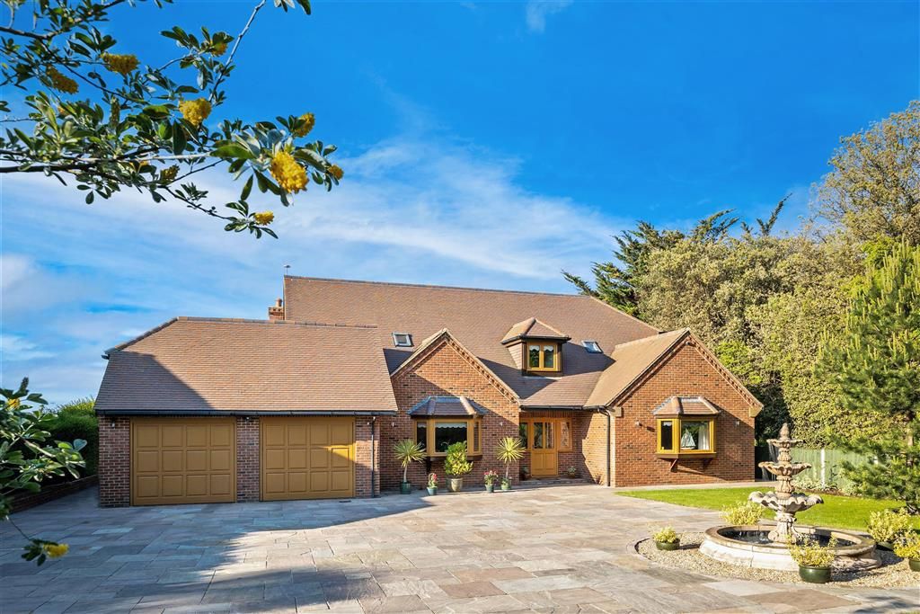 5 bed detached house for sale in Reading Street, Broadstairs, Kent CT10