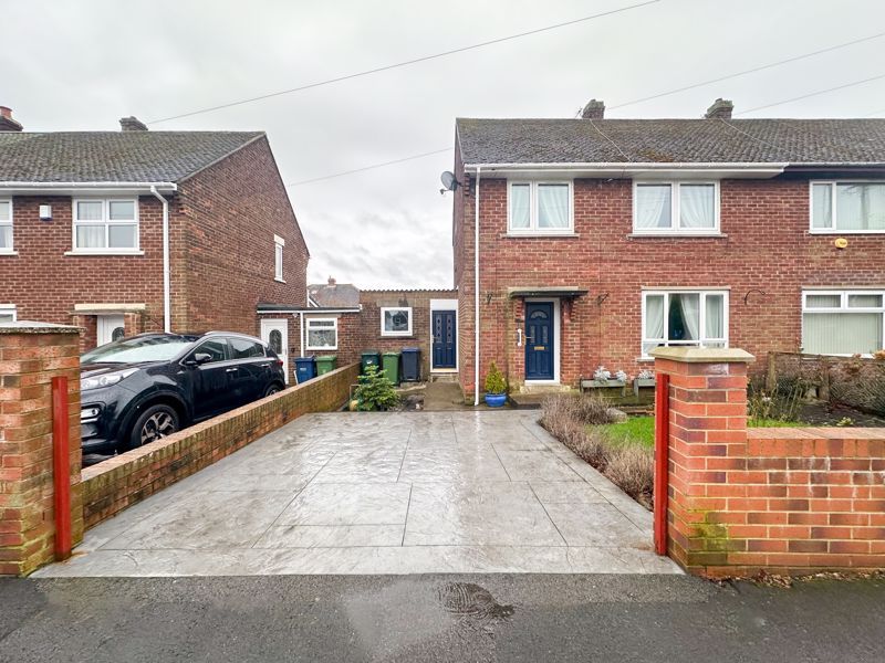 3 bed semidetached house for sale in Gibside View, BlaydonOnTyne