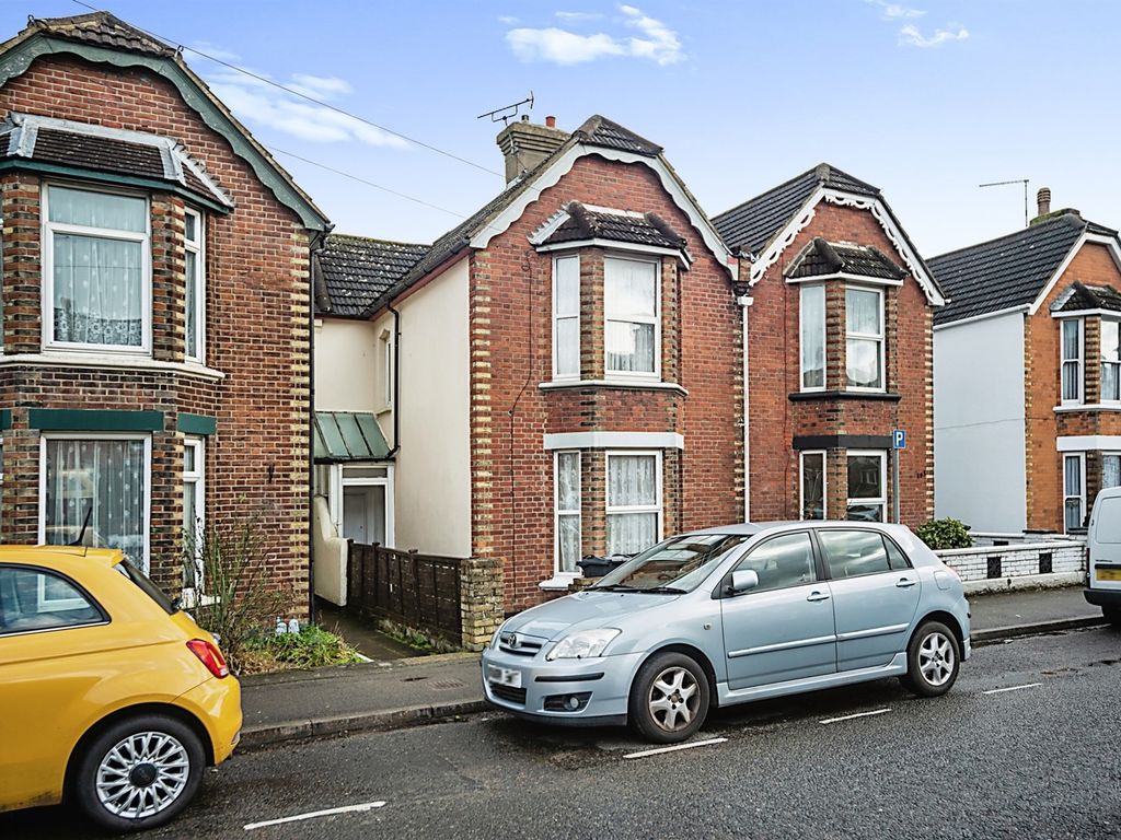 3 bed terraced house for sale in Beaver Road, Ashford TN23 Zoopla