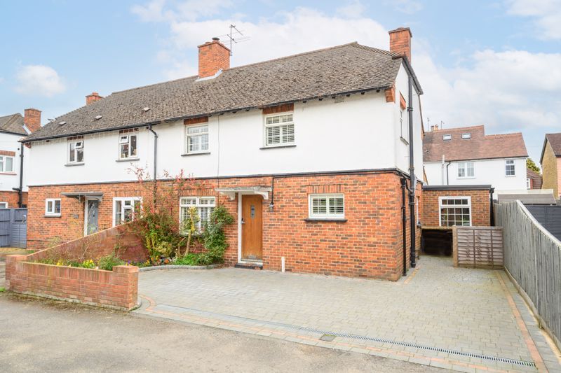 3 bed semidetached house to rent in North Road, Hersham, WaltonOn