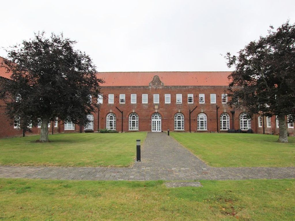 2 bed flat for sale in Robertson Drive, Lanark ML11 Zoopla