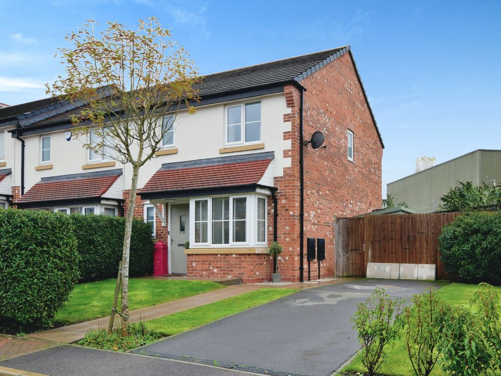 3 bed end terrace house for sale in Severn Way, Holmes Chapel, Crewe