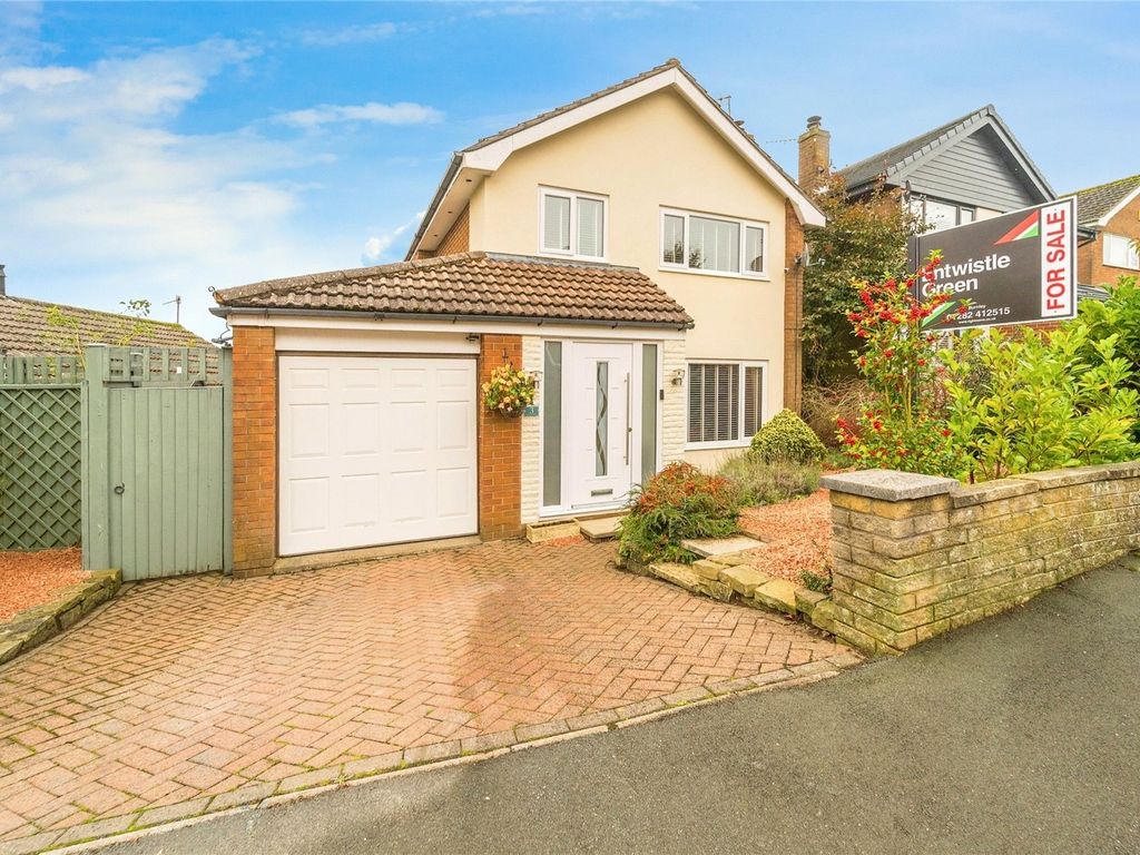3 bed detached house for sale in Stirling Court, Briercliffe, Burnley