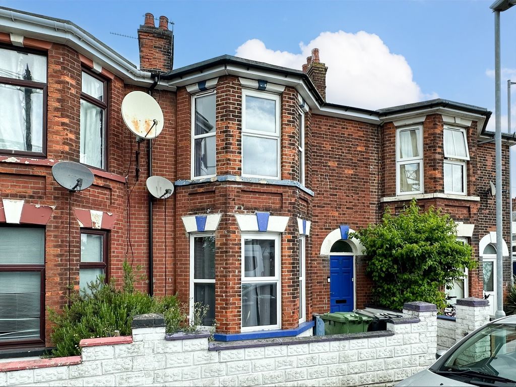 3 bed terraced house for sale in Barrack Road, Great Yarmouth NR30 Zoopla