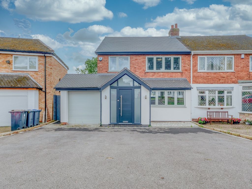 3 bed semidetached house for sale in 3 Bed & Loft Room, Stirling Road