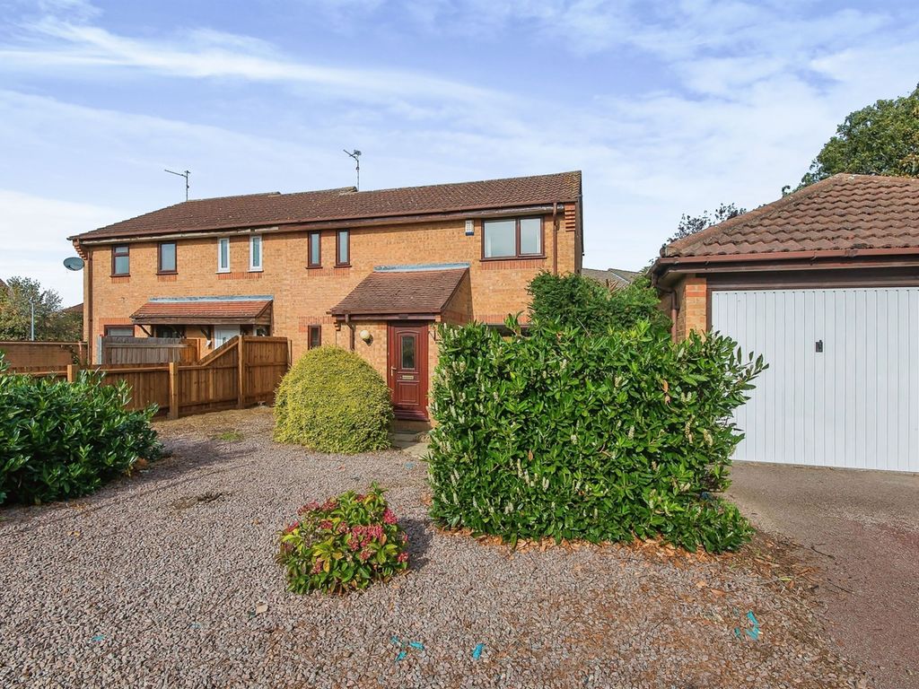 3 bed semidetached house for sale in Albany Walk, Peterborough PE2, £
