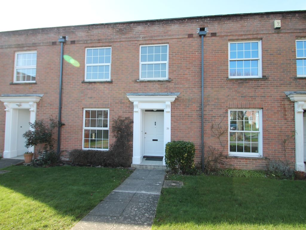 3 bed terraced house to rent in Wykeham Place, Lymington SO41, £1,500