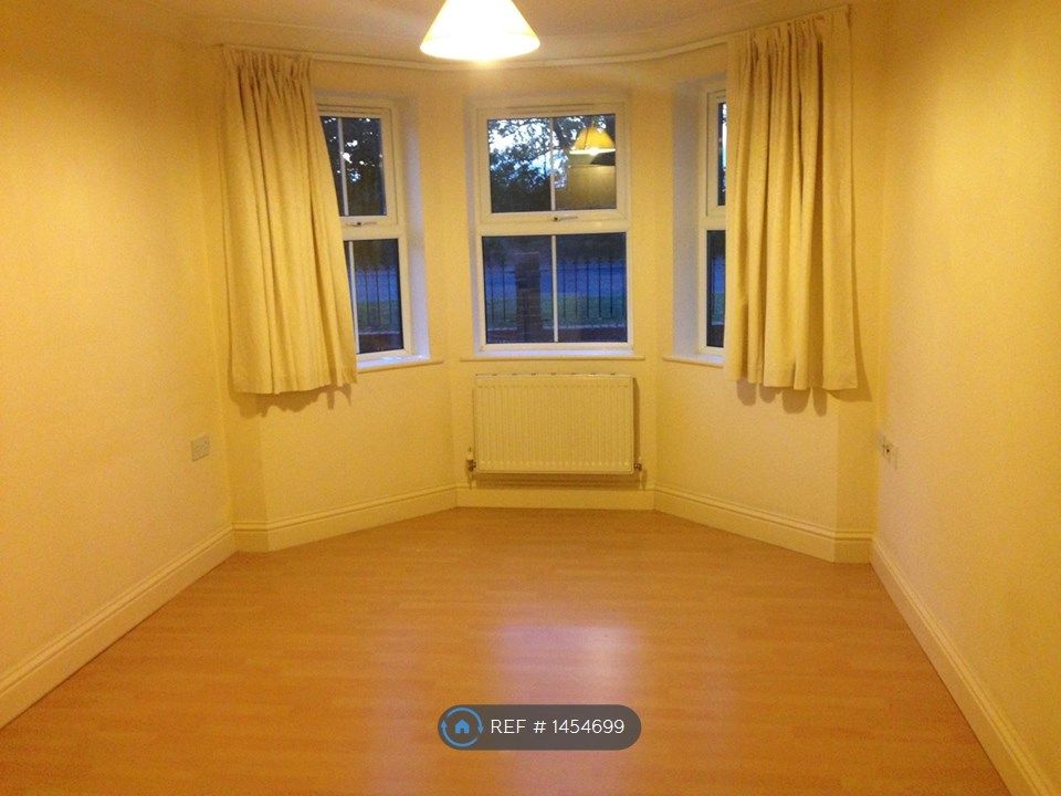 2 bed flat to rent in The Green, Reading RG7 Zoopla
