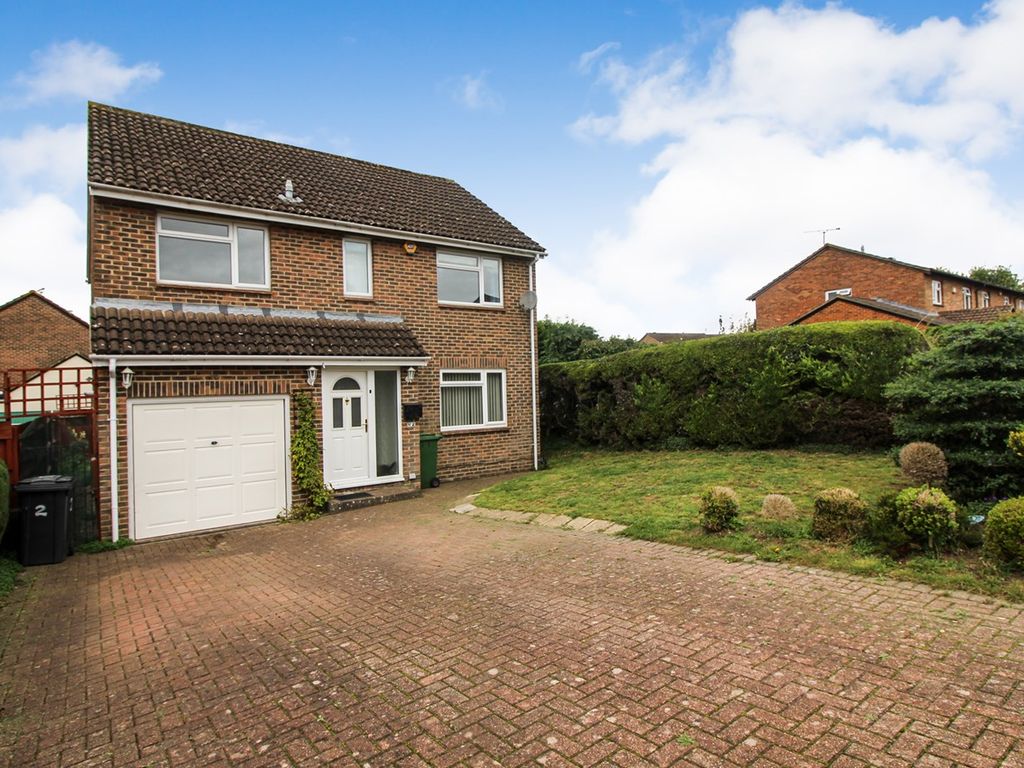 4 bed detached house for sale in Torcross Grove, Calcot, Reading RG31