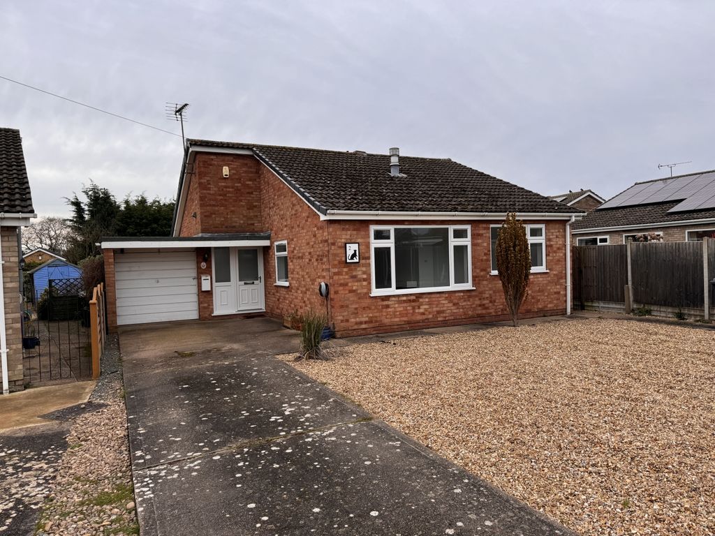 3 bed terraced house to rent in 2 Mallard Close, Skellingthorpe, Lincoln LN6, £1,000 pcm Zoopla