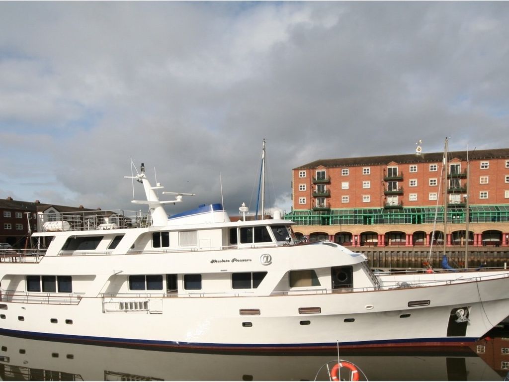 6 bed houseboat for sale in The Clays, Cabot Square, London E14, £1,000,000 Zoopla
